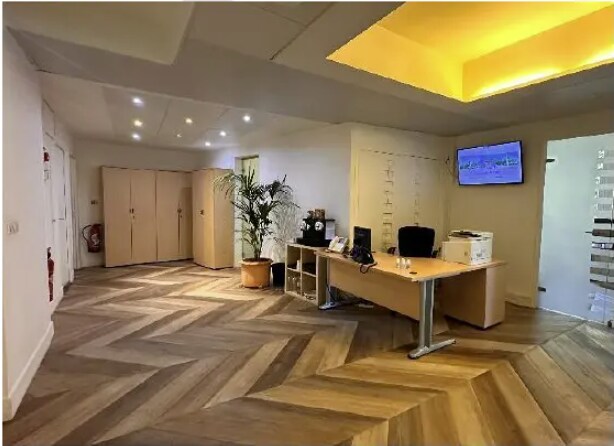 2 Rue Lord Byron, Paris, PAR 75008 - Lot 01 -  - Photo intérieure - Image 1 of 2