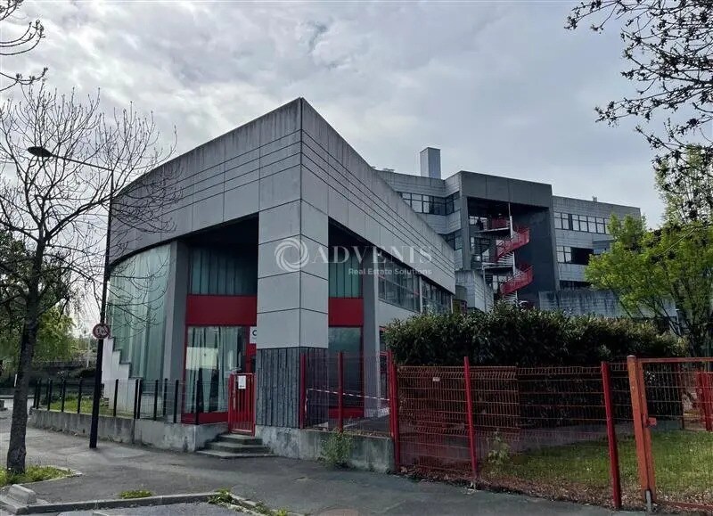 Local d’activités dans Saint-Denis à louer - Photo de l’immeuble – Image 3 sur 12