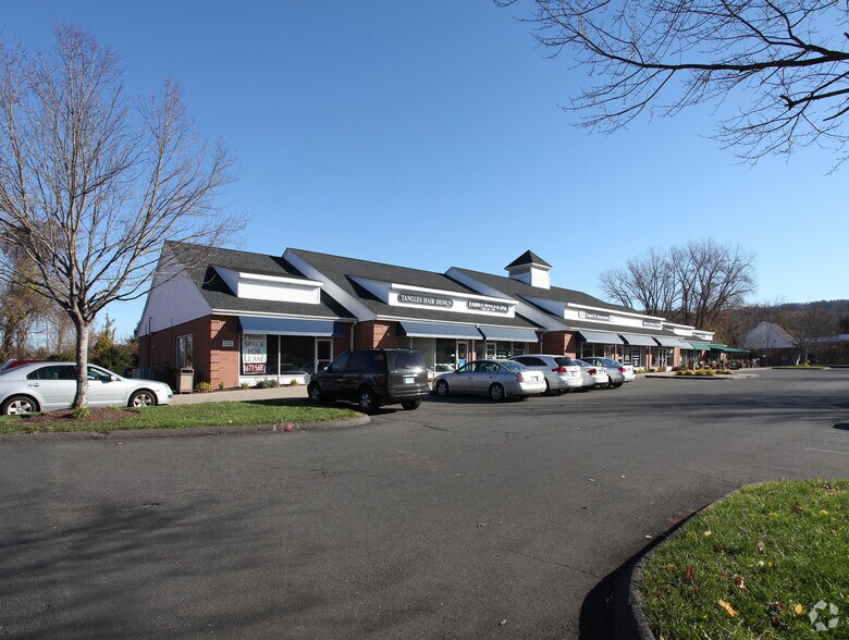 70 E Main St, Avon, CT à louer - Photo principale – Image 1 sur 3