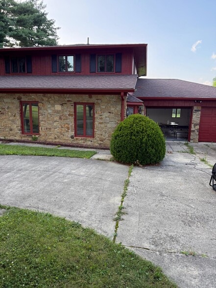 11502 E Thompson Rd, Indianapolis, IN à vendre - Photo de l’immeuble – Image 2 sur 20