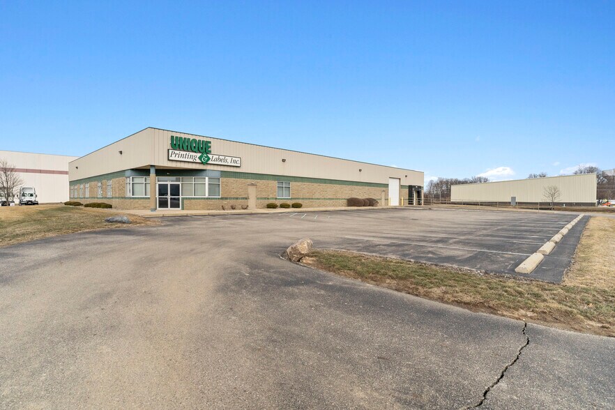 2181 Royal Dr, Greenfield, IN à louer - Photo de l’immeuble – Image 2 sur 18