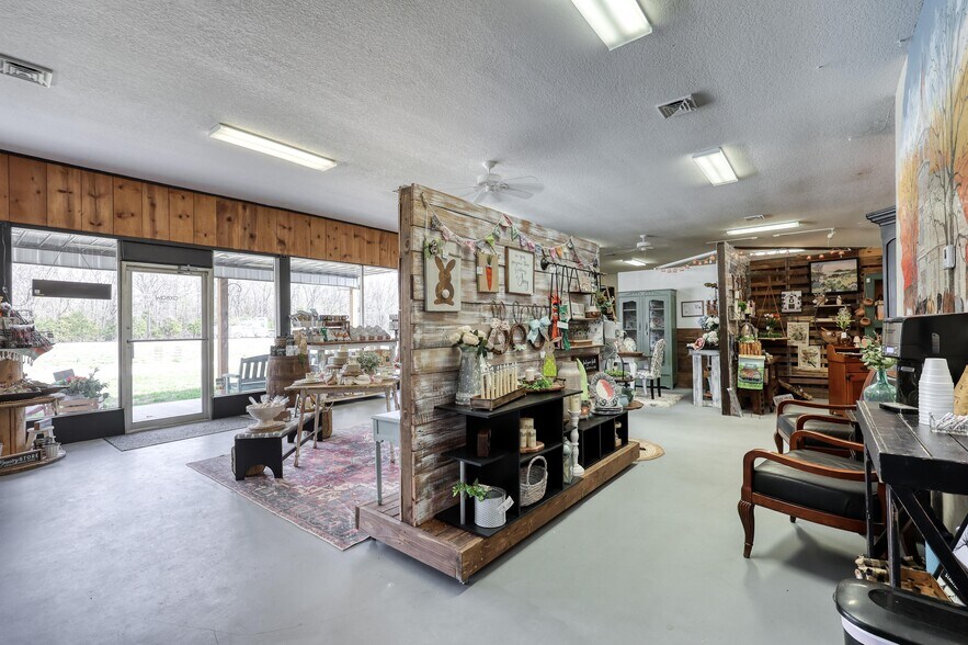 8637 Oxbow Ln, Neosho, MO à vendre - Photo intérieure – Image 3 sur 22