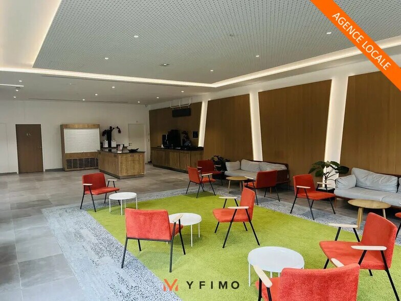 Local d’activités dans Montigny-le-Bretonneux à louer - Photo de l’immeuble – Image 1 sur 10