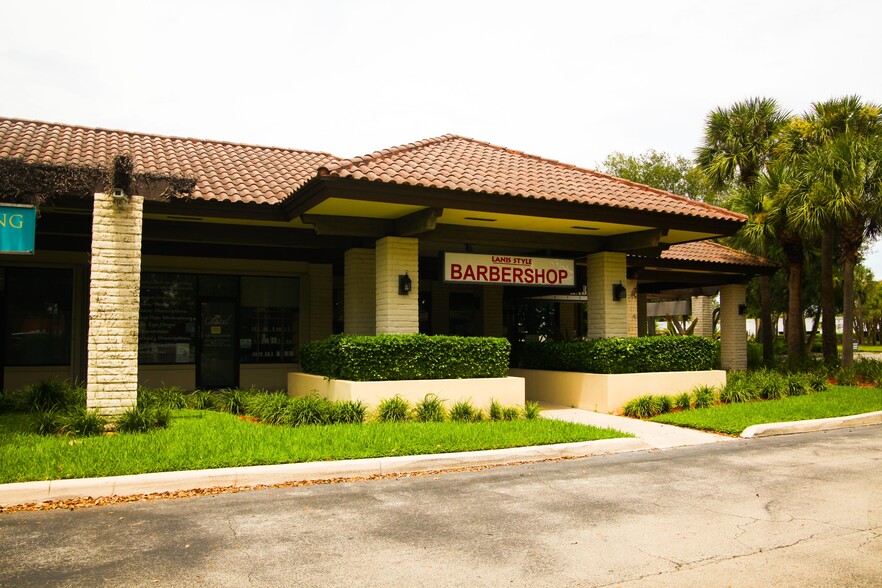 3111 45th St, West Palm Beach, FL à louer - Photo de l’immeuble – Image 3 sur 8