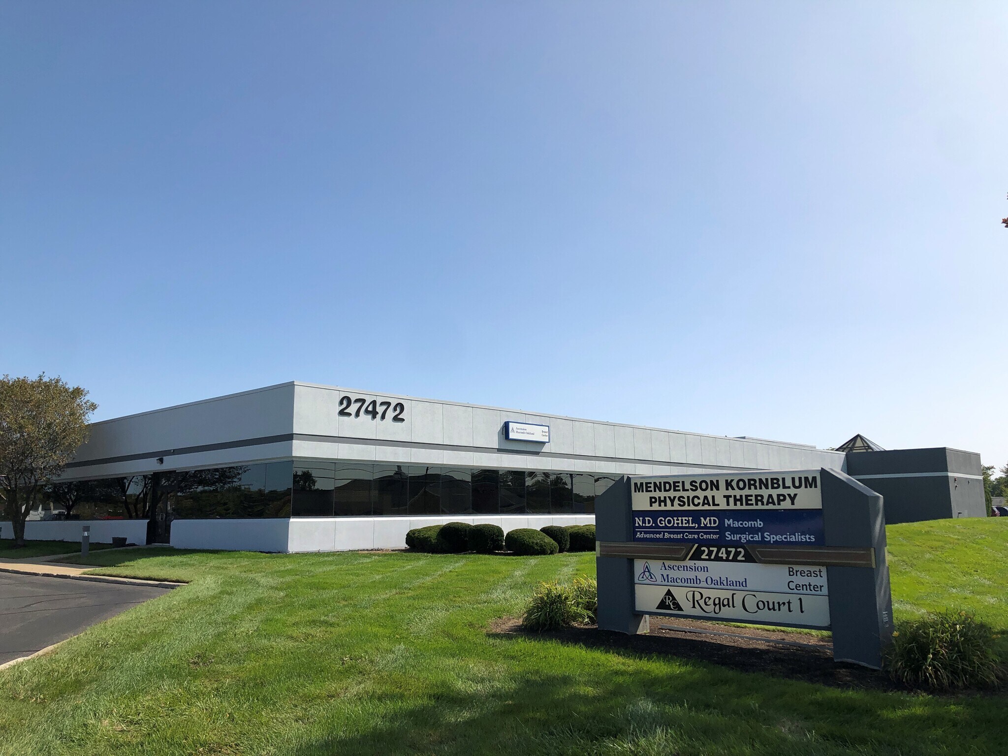 27472 Schoenherr Rd, Warren, MI à louer Photo principale– Image 1 sur 11