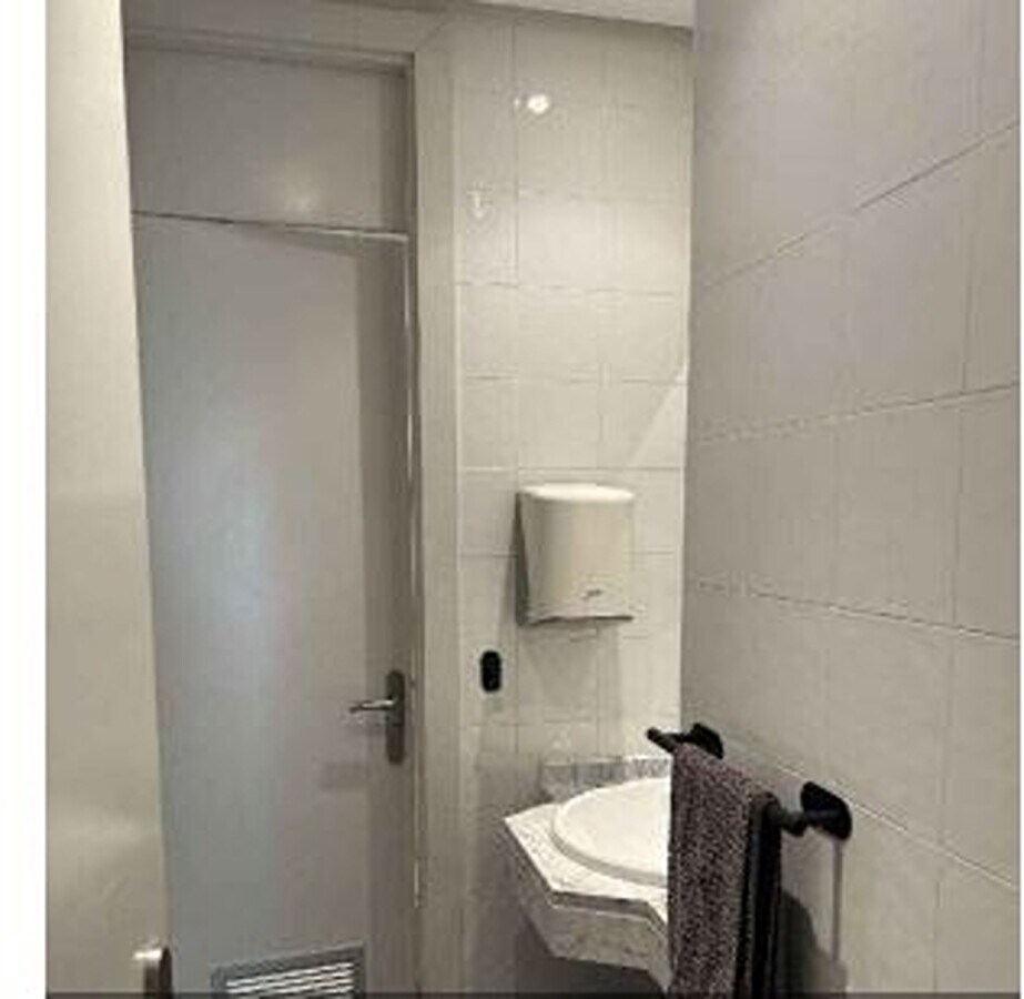 L'Hospitalet de Llobregat, BAR 08902 - Lot B6 - - Photo intérieure - Image 1 of 1