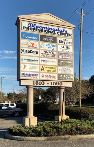 1538-1554 Bloomingdale Ave, Valrico, FL à louer - Photo de l’immeuble – Image 3 sur 3
