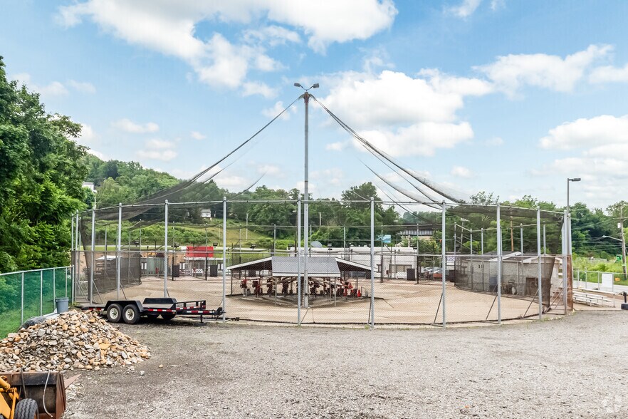 4635 Buttermilk Hollow Rd, West Mifflin, PA à vendre - Photo de l’immeuble – Image 3 sur 5