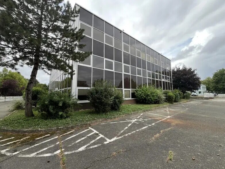 Industriel/Logistique dans Buc à louer - Photo de l’immeuble – Image 2 sur 17