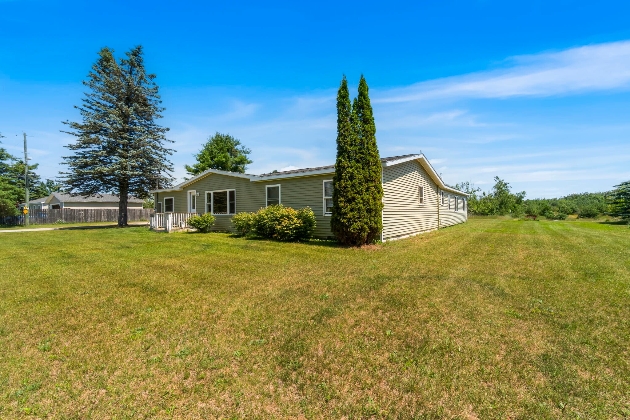 3965 Newt Dr, Gaylord, MI à vendre Photo de l’immeuble– Image 1 sur 25