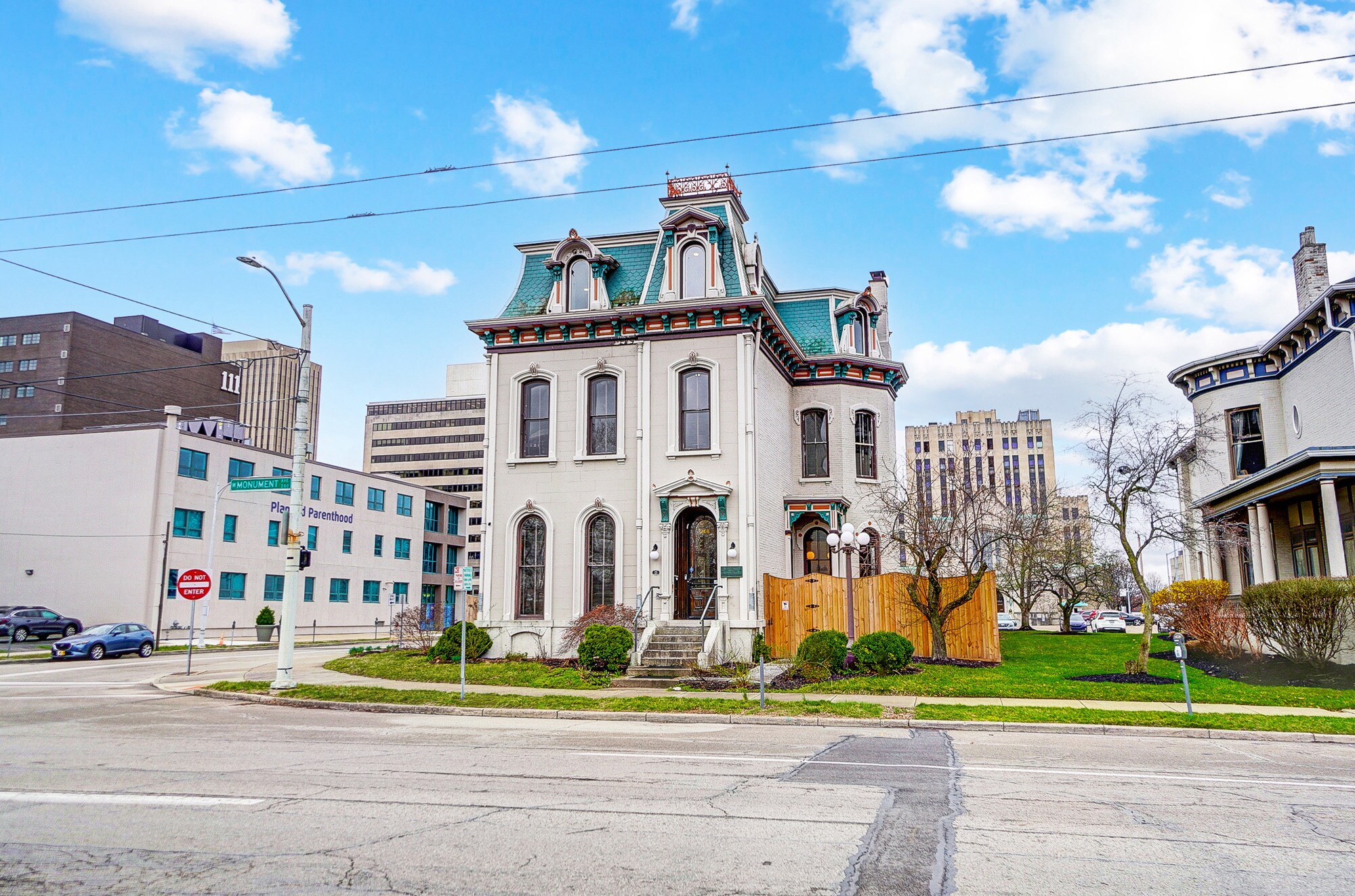 208 W Monument Ave, Dayton, OH à vendre Photo de l’immeuble– Image 1 sur 48