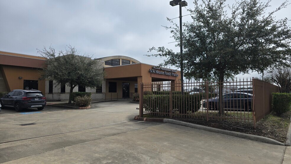 11706 Fallbrook Dr, Houston, TX à louer - Photo de l’immeuble – Image 3 sur 19