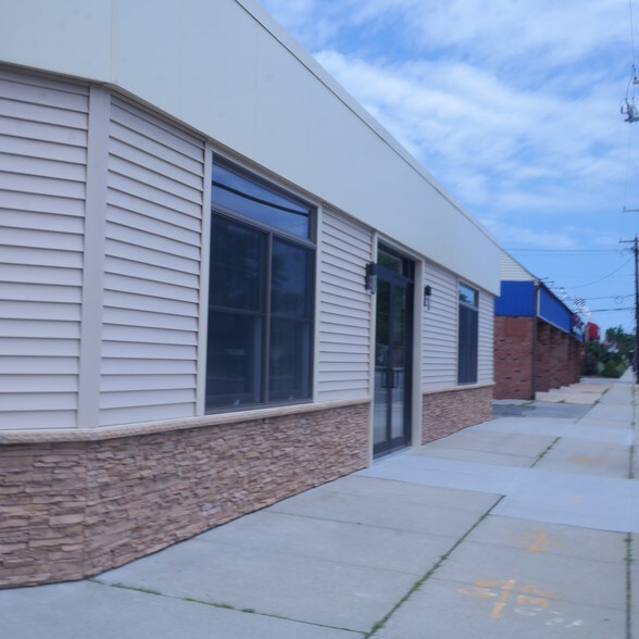 675 Broadway, Massapequa, NY à louer - Photo de l’immeuble – Image 3 sur 4