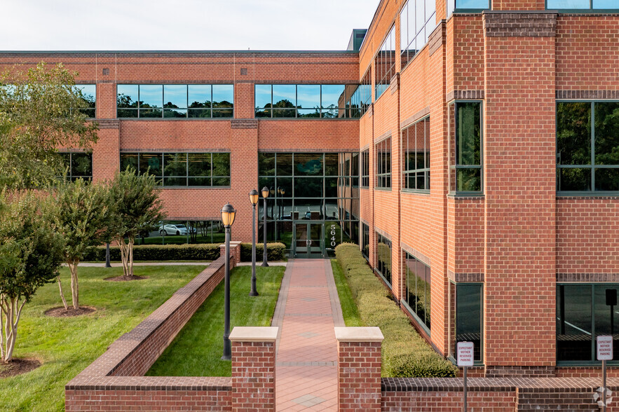 5640 Cox Rd, Glen Allen, VA à louer - Photo de l’immeuble – Image 3 sur 5