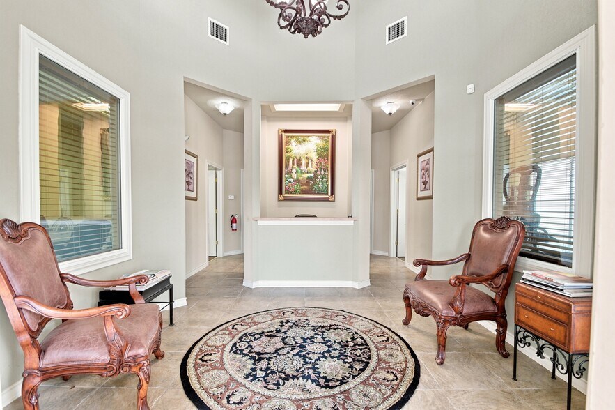 15303 Huebner Rd, San Antonio, TX à louer - Photo de l’immeuble – Image 3 sur 4