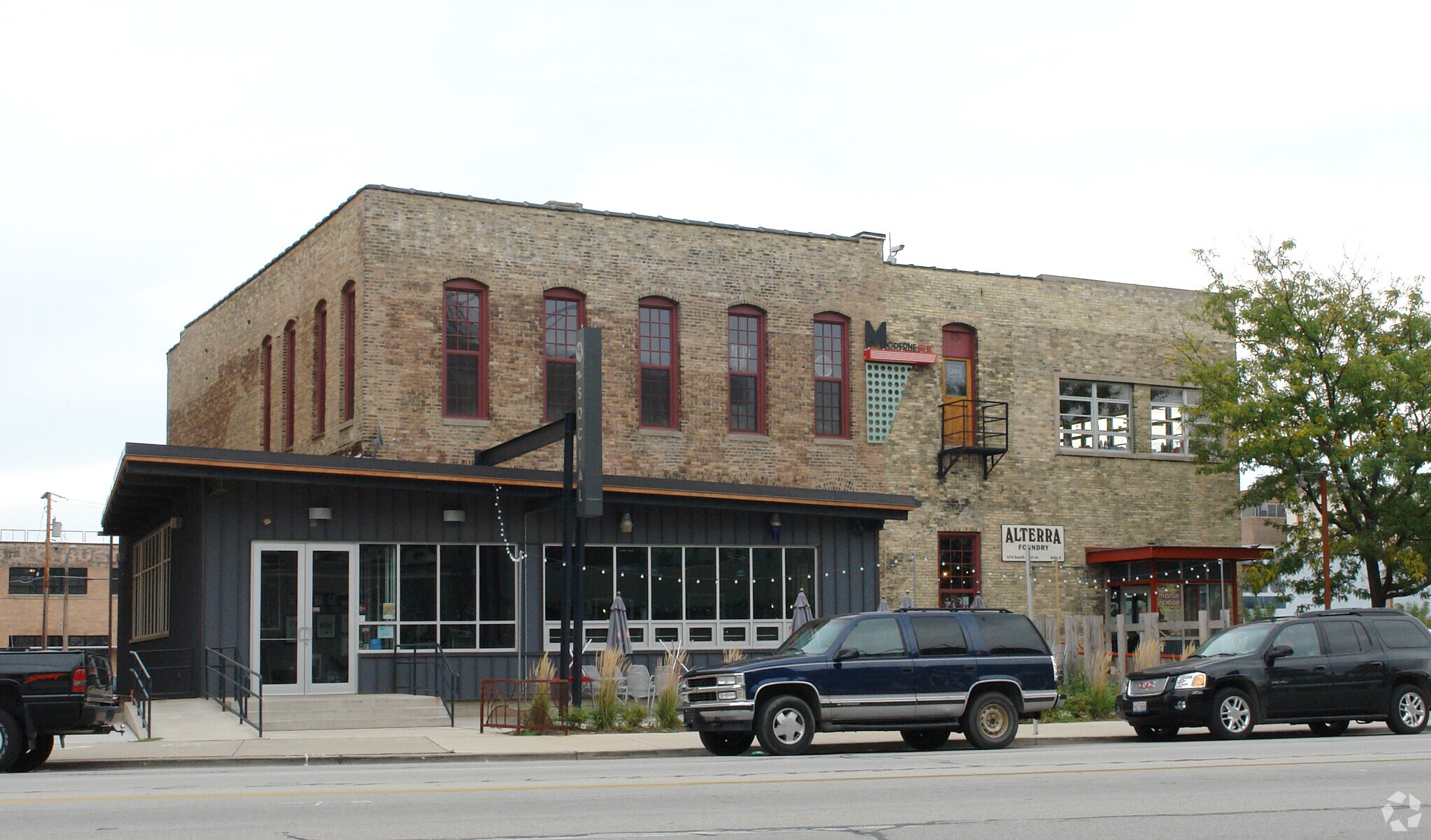 170 S 1st St, Milwaukee, WI à louer Photo de l’immeuble– Image 1 sur 6