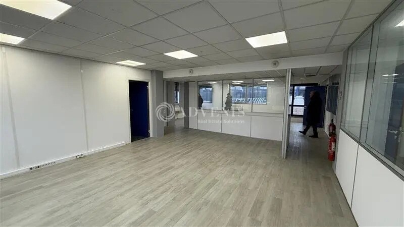 Bureau dans Noisy-le-Grand à louer - Photo de l’immeuble – Image 1 sur 4