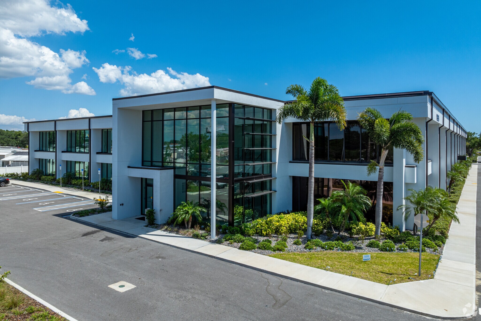 8550 Ulmerton Rd, Largo, FL à louer Photo principale– Image 1 sur 6