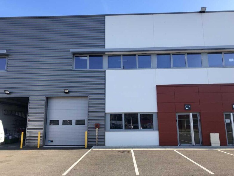 50 Rue Jean Zay, Saint-Priest à louer - Photo de l’immeuble – Image 1 sur 18