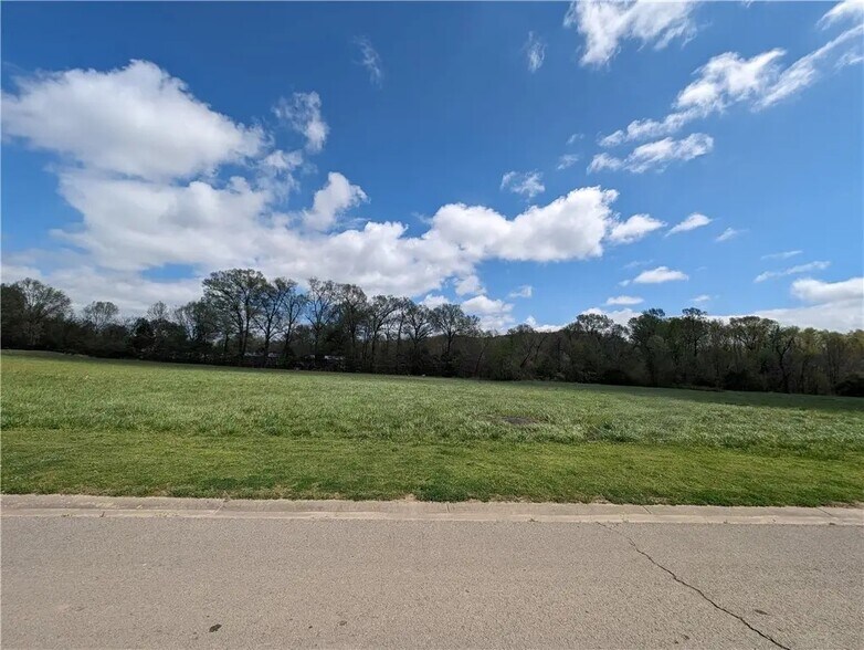 Paladino Commercial Park portefeuille de 3 biens à vendre sur LoopNet.fr - Photo de l’immeuble – Image 1 sur 1