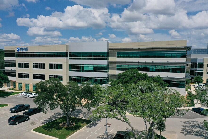 19122 N US Highway 281, San Antonio, TX à louer - Photo de l’immeuble – Image 2 sur 33