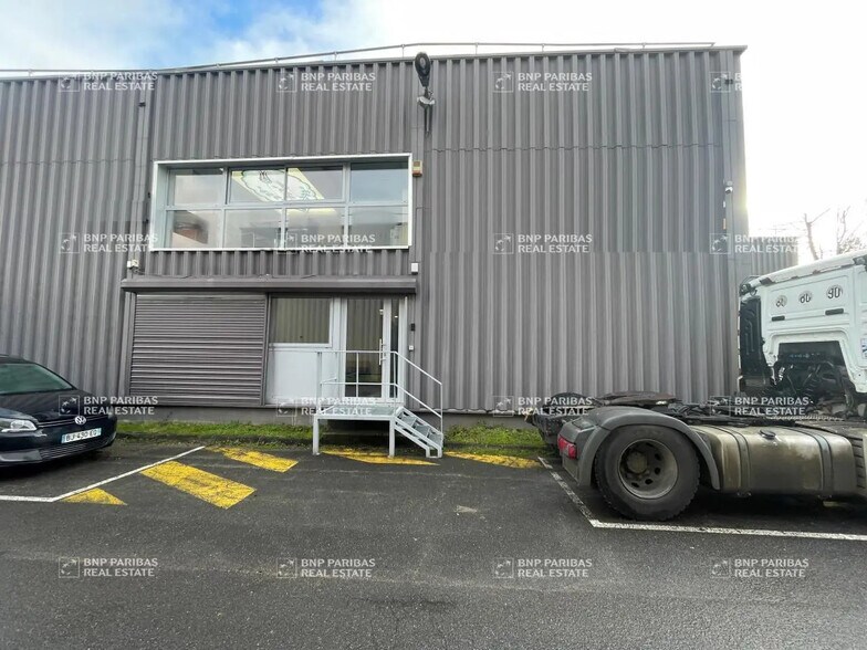 Local d'activités dans Bondoufle à vendre - Photo de l’immeuble – Image 2 sur 9
