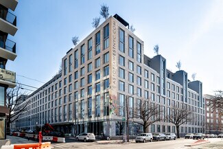 Plus de détails pour 30-77 Vernon Blvd, Astoria, NY - Local commercial à louer