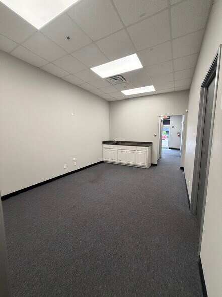 2810 W Pioneer Pky, Dalworthington Gardens, TX à louer - Photo intérieure – Image 3 sur 7