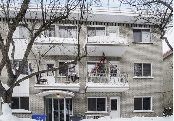 8245 Rue Ontario E, Montréal, QC à vendre - Photo principale – Image 1 sur 1