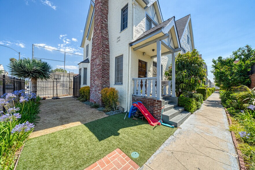 248 S Hobart Blvd, Los Angeles, CA à vendre - Photo de l’immeuble – Image 3 sur 17