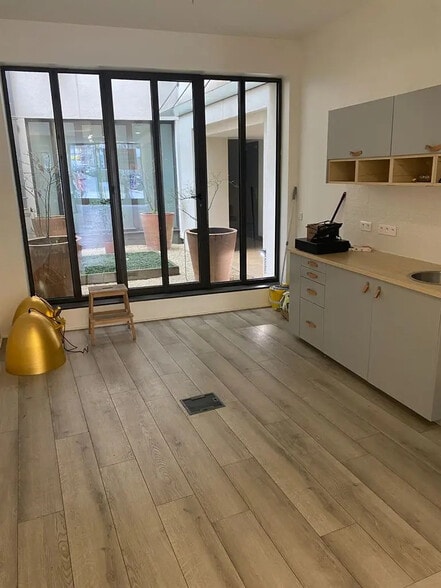 Local commercial dans Paris à louer - Photo de l’immeuble – Image 2 sur 5