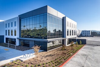 1 Banting, Irvine, CA à louer Photo intérieure– Image 2 sur 4