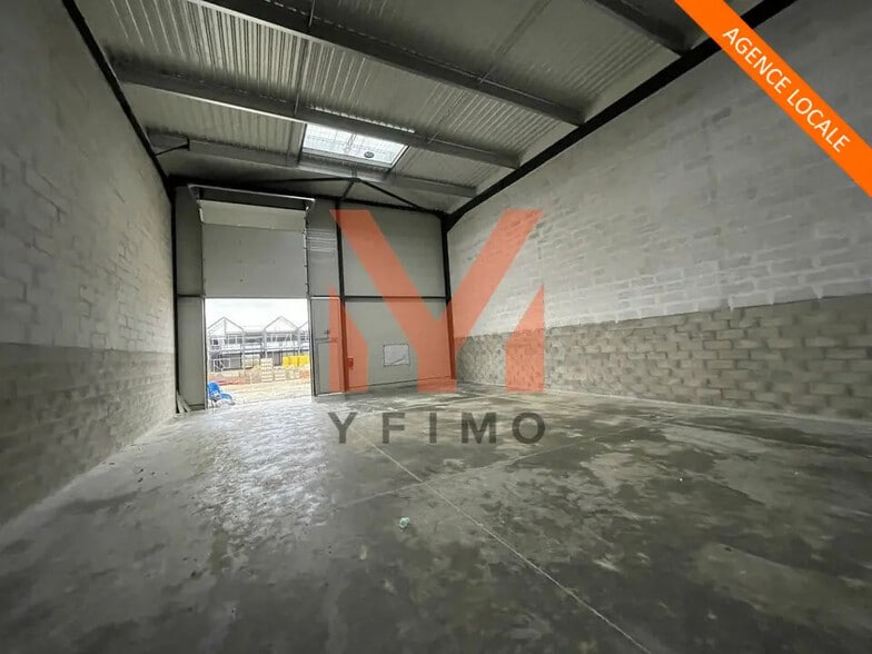 Local d'activités dans Flins-sur-Seine à vendre - Photo de l’immeuble – Image 2 sur 5