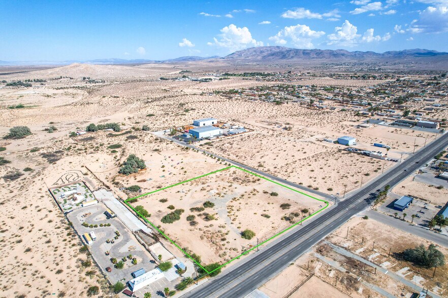 4973 Adobe Rd, Twentynine Palms, CA à vendre - Photo de l’immeuble – Image 1 sur 28