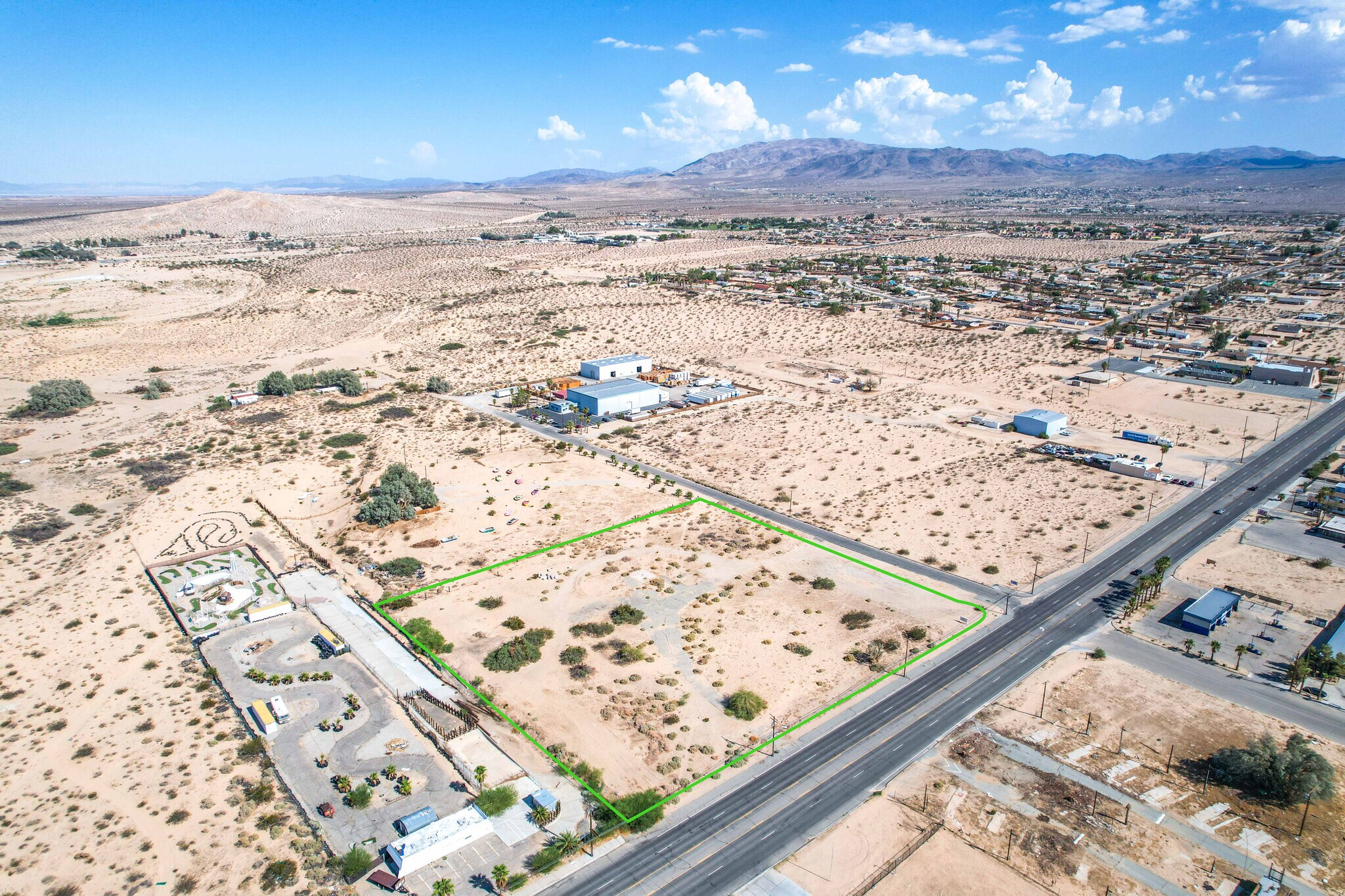 4973 Adobe Rd, Twentynine Palms, CA à vendre Photo de l’immeuble– Image 1 sur 29