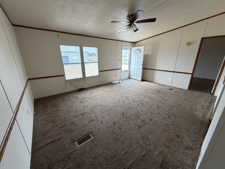 2102 S 3rd St, Mabank, TX à louer - Photo de l’immeuble – Image 3 sur 7