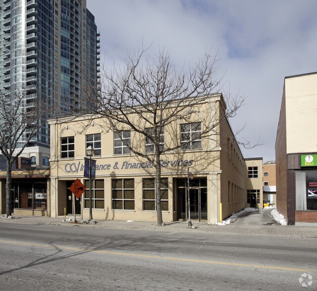 32 Queen St W, Brampton, ON à louer - Photo principale – Image 1 sur 2