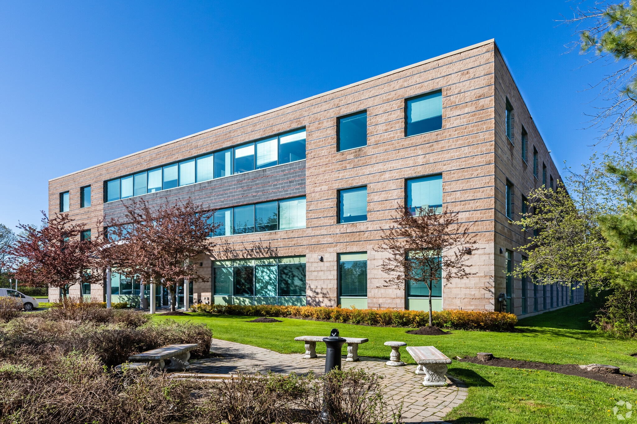 1 Hines Rd, Ottawa, ON à louer Photo principale– Image 1 sur 7