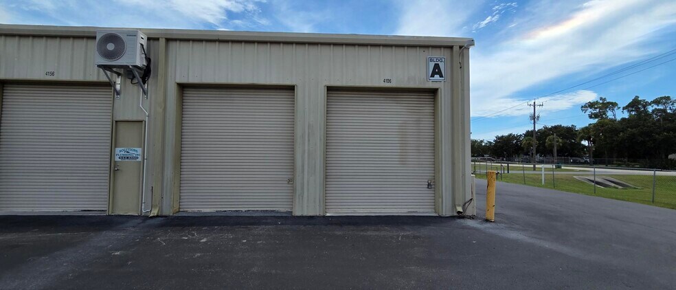 1133 Industrial Blvd, Naples, FL à louer - Photo intérieure – Image 2 sur 5