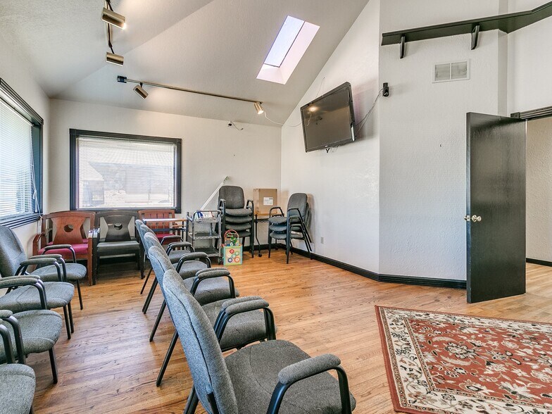 2124 S Shadowlake, Oklahoma City, OK à vendre - Hall d’entrée – Image 2 sur 38