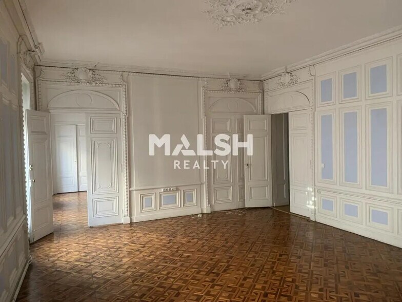 Bureau dans Lyon à vendre - Photo de l’immeuble – Image 3 sur 17