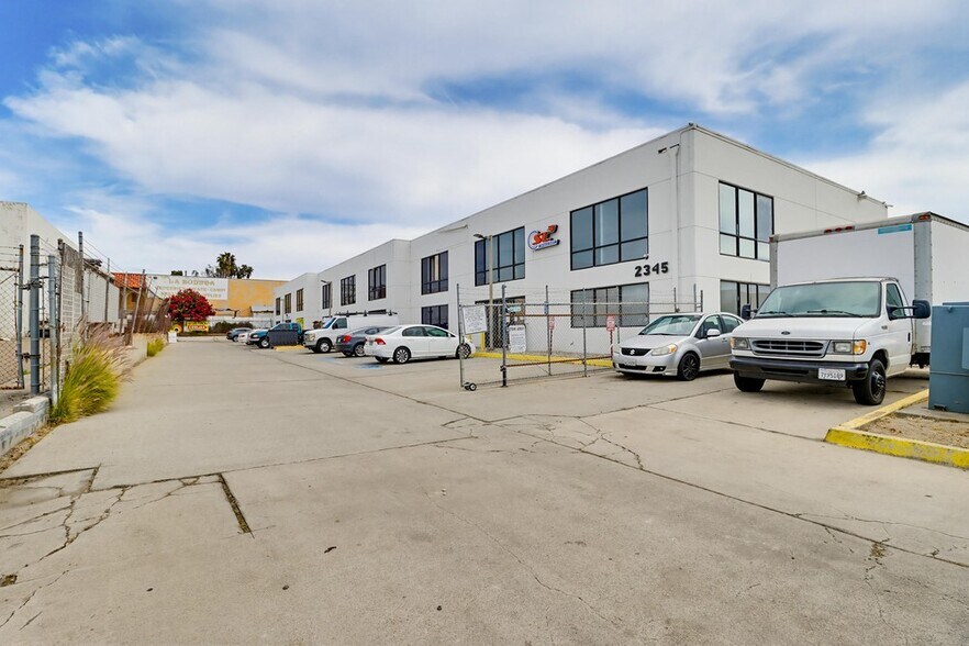 2345 Via Segundo, San Ysidro, CA à vendre - Photo de l’immeuble – Image 3 sur 28