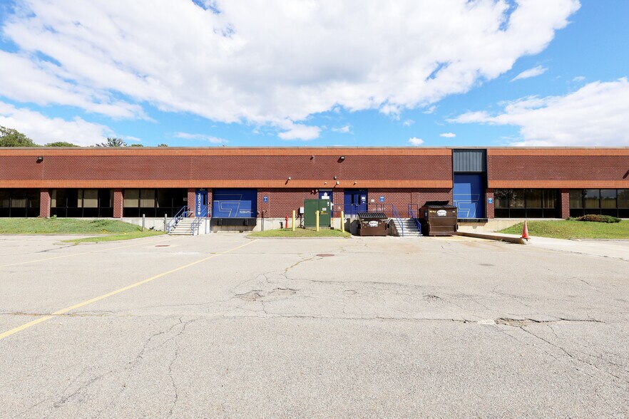630 Forest St, Marlborough, MA à louer - Photo de l’immeuble – Image 3 sur 9