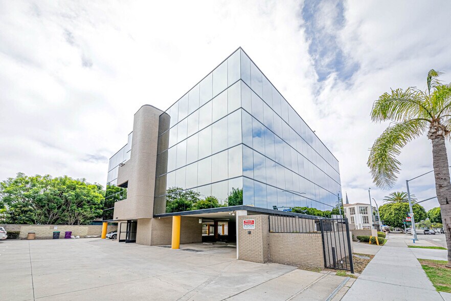 980 Atlantic Ave, Long Beach, CA à louer - Photo de l’immeuble – Image 3 sur 45