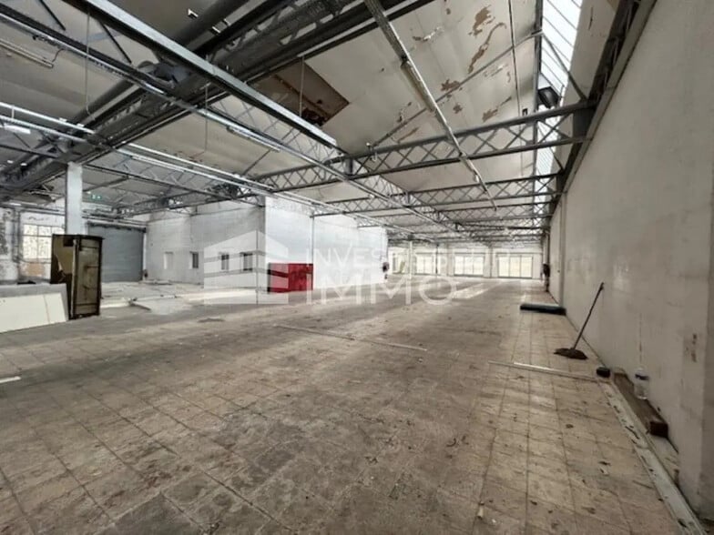 Local d’activités dans Bobigny à louer - Photo de l’immeuble – Image 1 sur 3