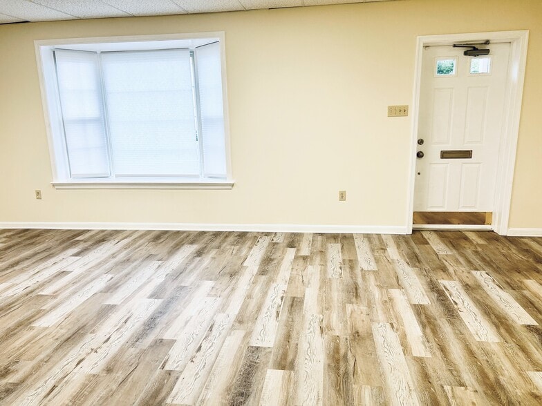 9244A Mosby St, Manassas, VA à louer - Photo de l’immeuble – Image 2 sur 13