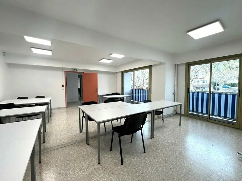 Bureau dans Cagnes-sur-Mer à louer - Photo de l’immeuble – Image 2 sur 6