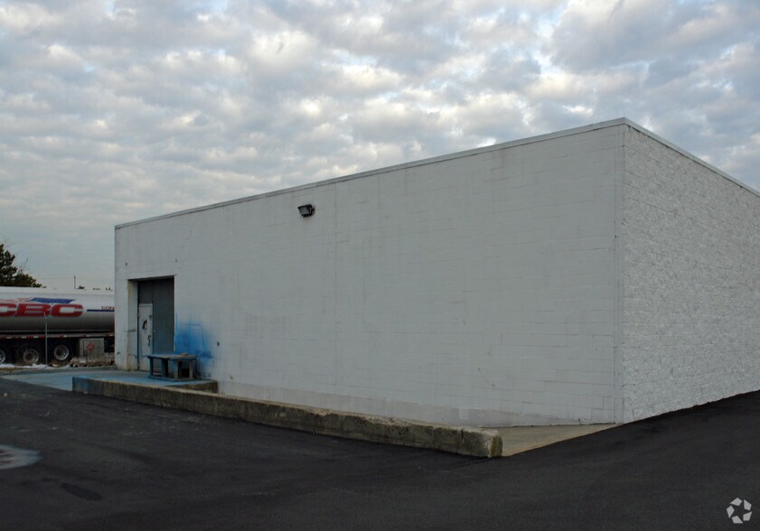 51-71 Windsor Pl, Central Islip, NY à louer - Photo de l’immeuble – Image 2 sur 9