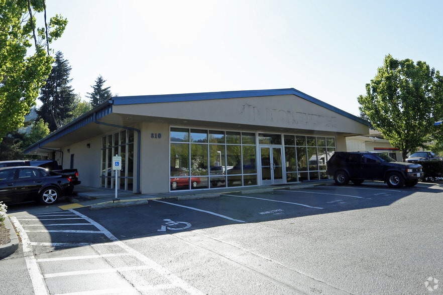 810 Front St N, Issaquah, WA à louer - Photo de l’immeuble – Image 2 sur 4