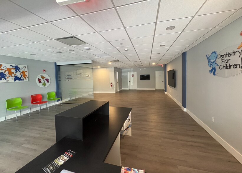 111 E Main St, Mount Kisco, NY à louer - Photo intérieure – Image 2 sur 4